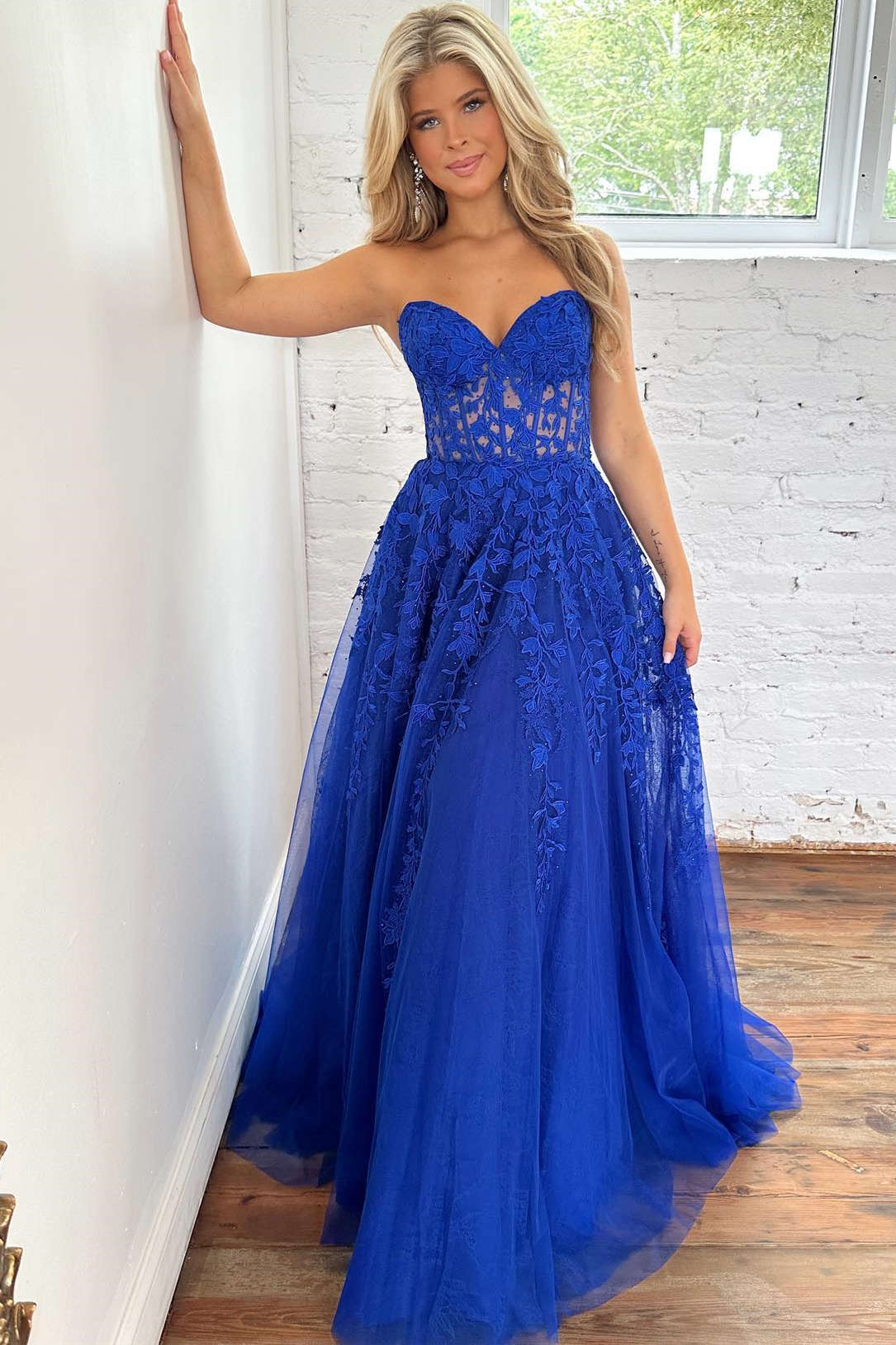 dressimeA-Line Sweetheart Tulle Corset Long Prom Dresses With Appliques