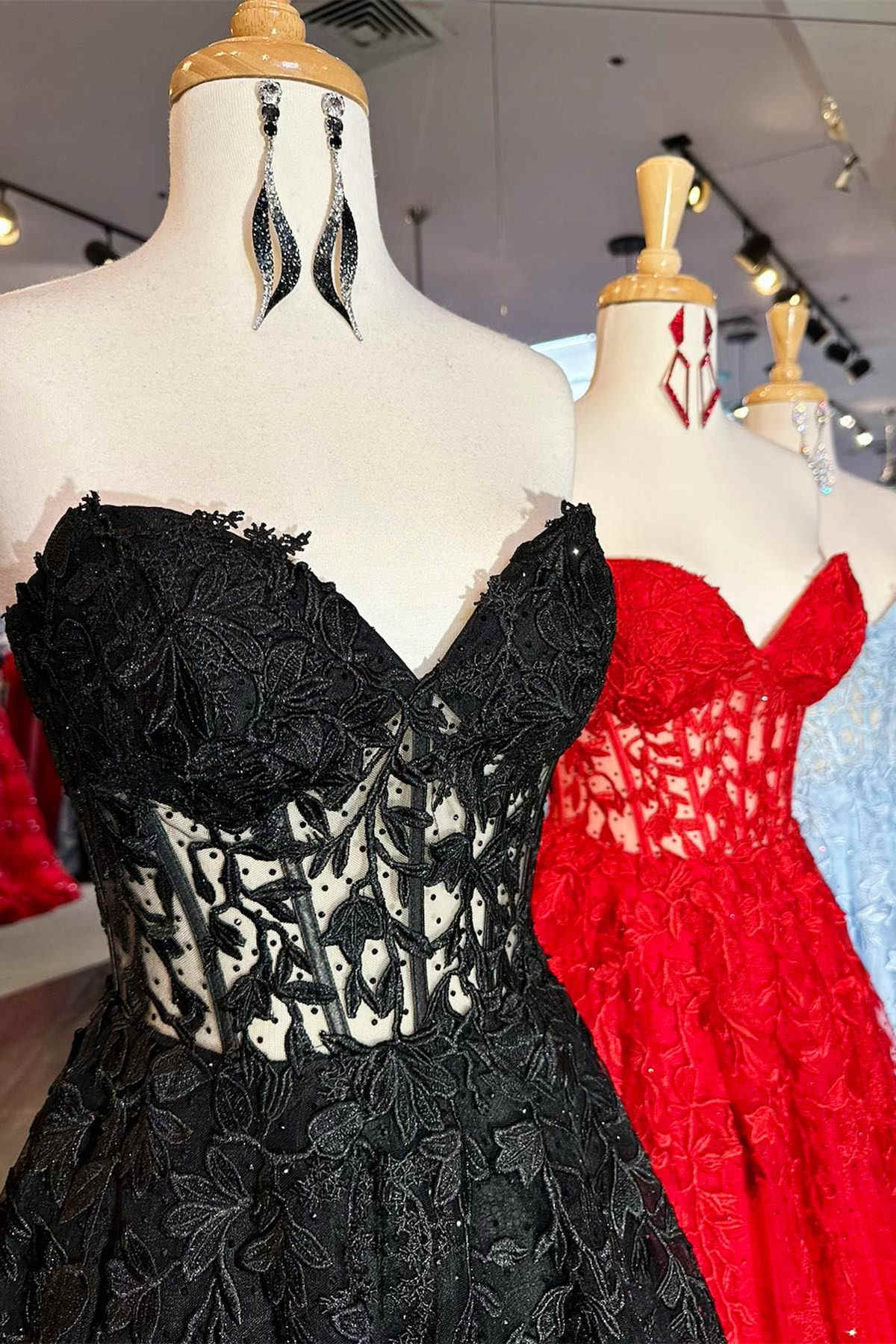 dressimeA-Line Sweetheart Tulle Corset Long Prom Dresses With Appliques