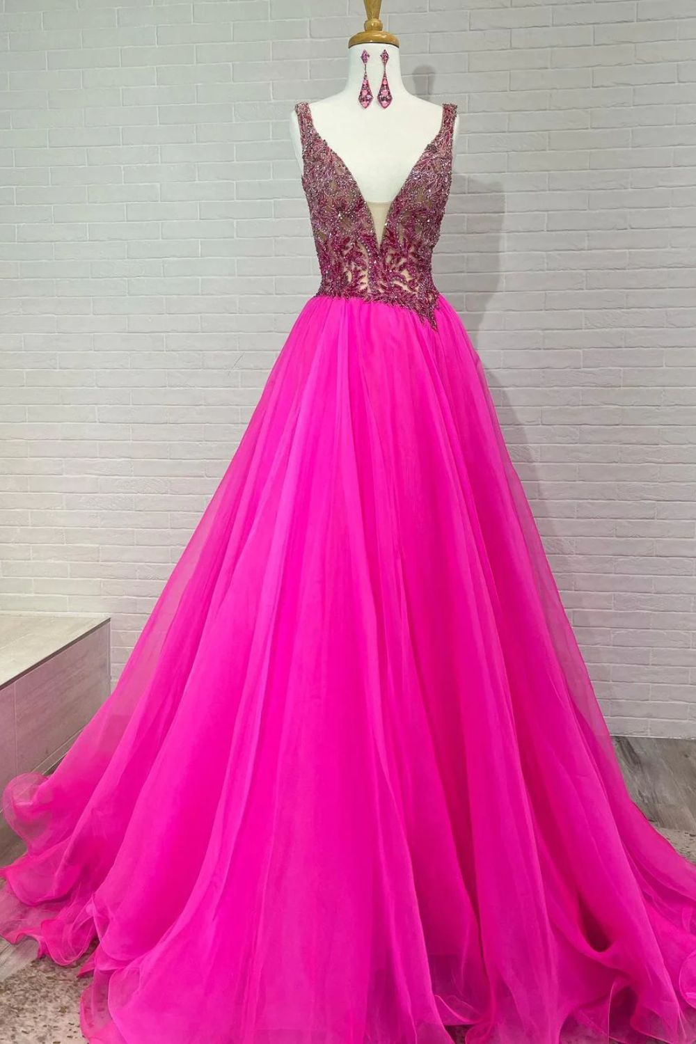 Dressime Elegant A-Line Tulle Beads V-Neck Sleeveless Prom Dresses dressime