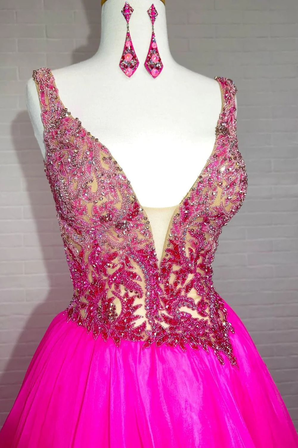 Dressime Elegant A-Line Tulle Beads V-Neck Sleeveless Prom Dresses dressime