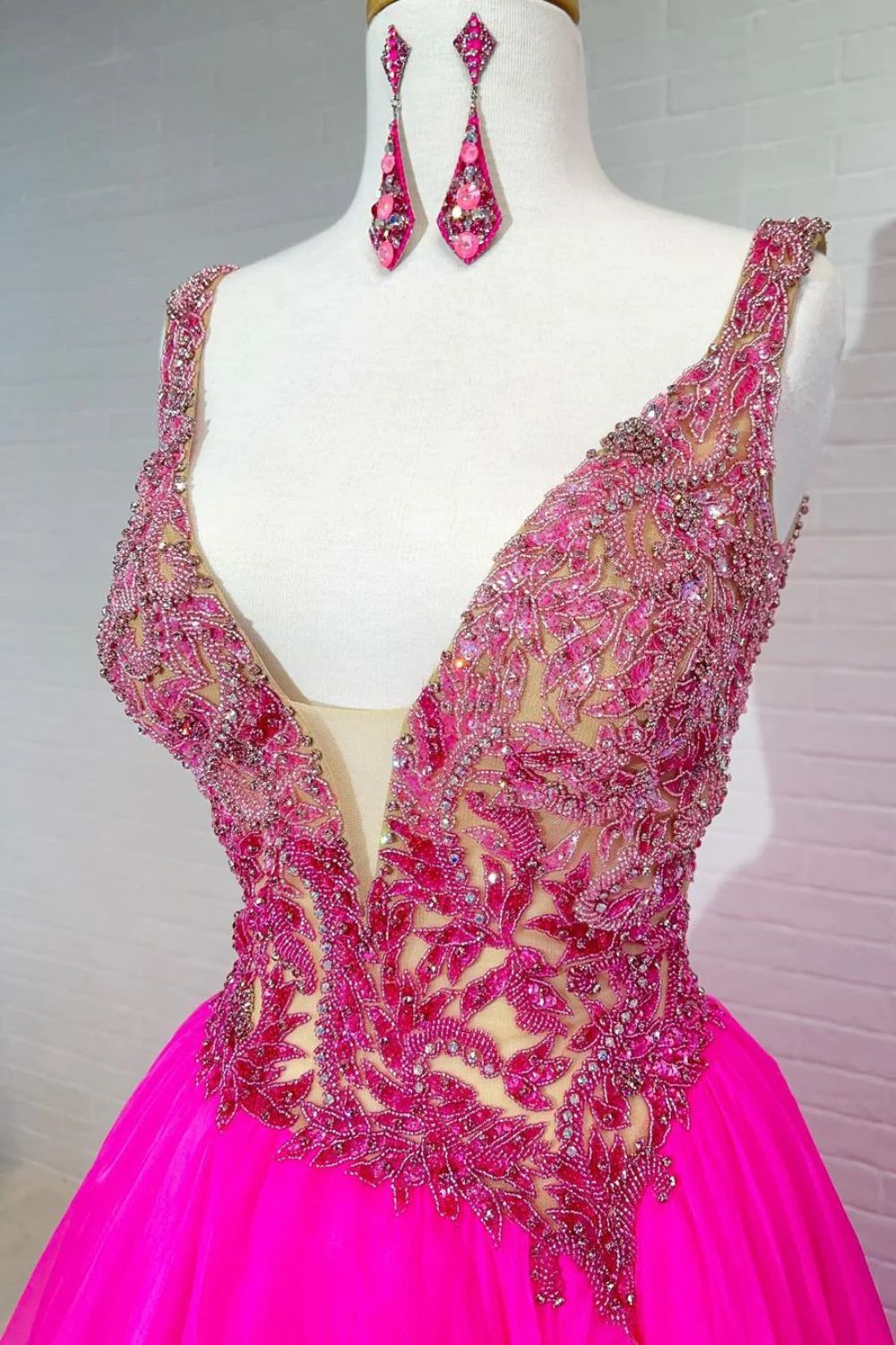 Dressime Elegant A-Line Tulle Beads V-Neck Sleeveless Prom Dresses dressime