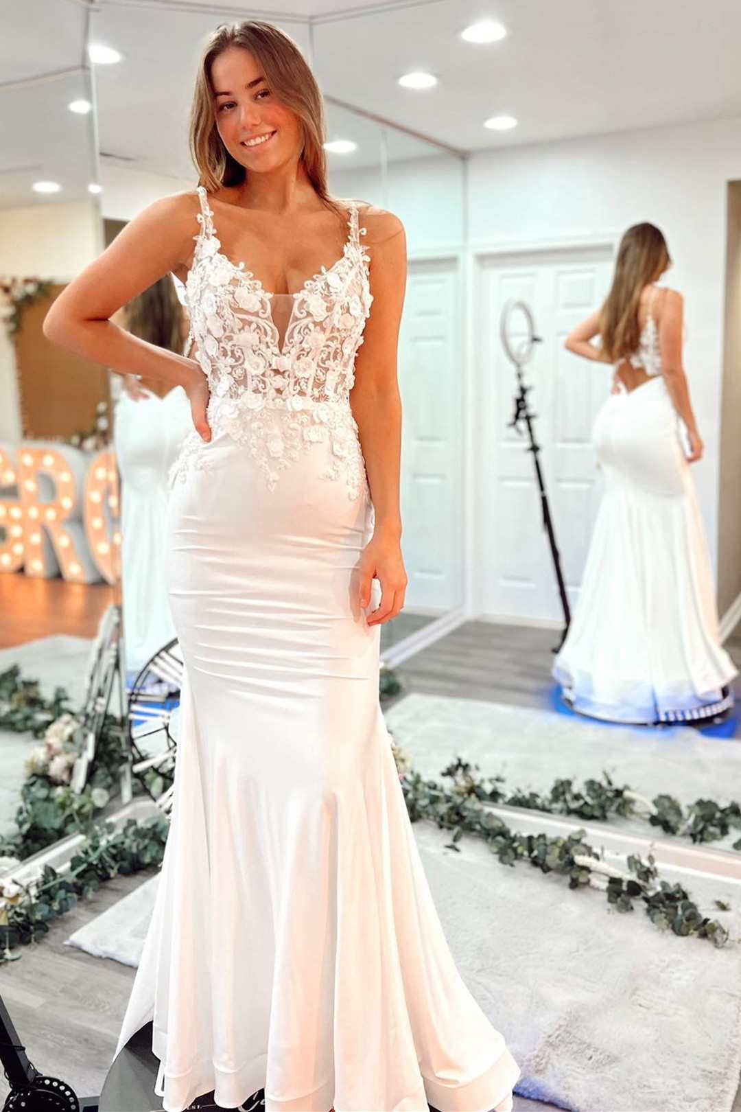 dressimeMermaid V Neck 3D Floral Lace Backless Trumpet Prom Dress