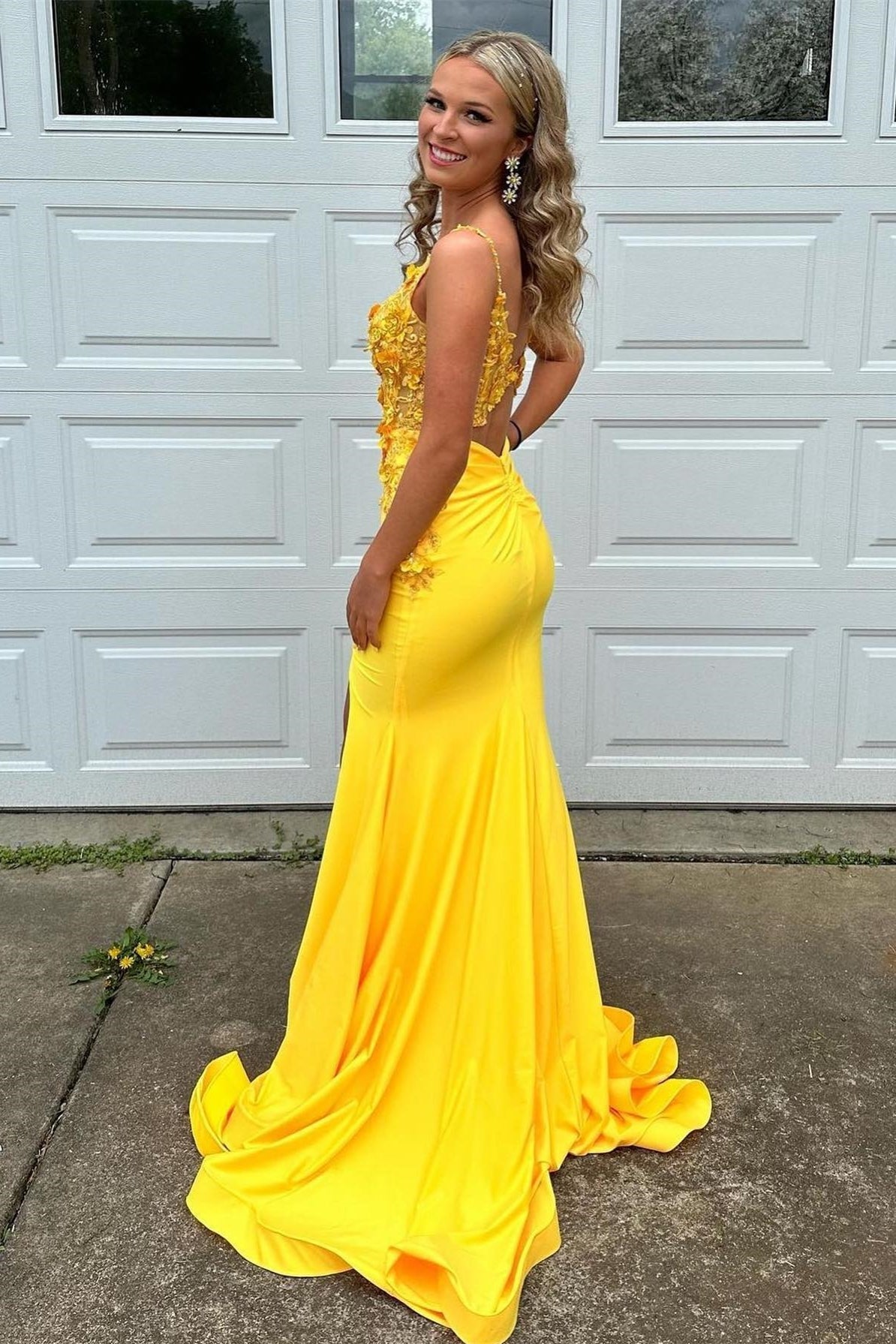 dressimeMermaid V Neck 3D Floral Lace Backless Trumpet Prom Dress