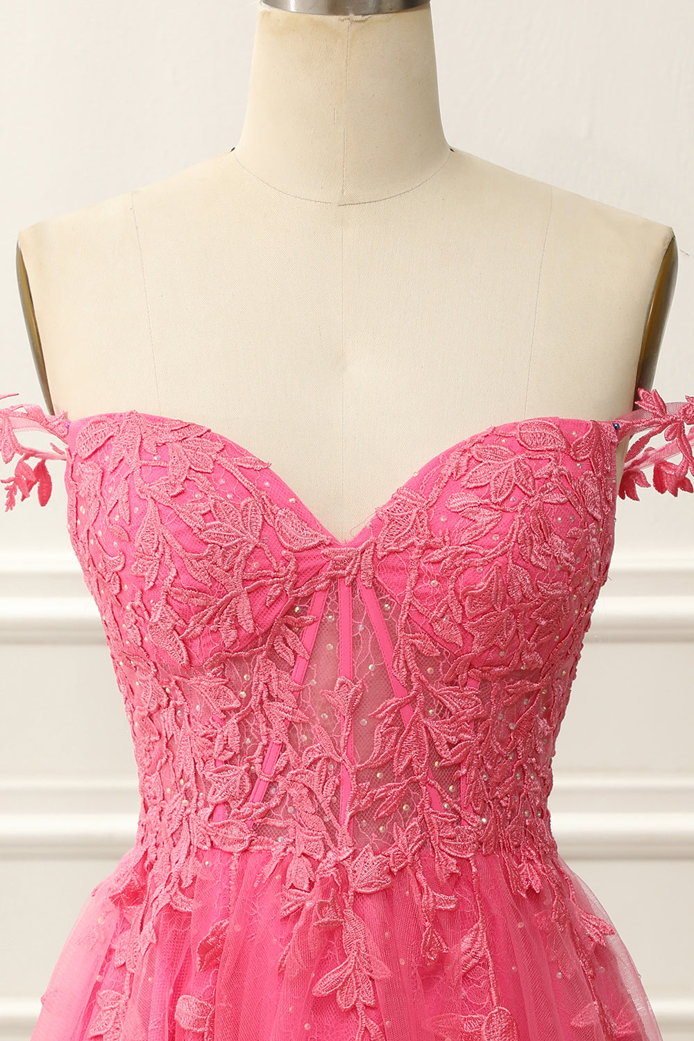 dressimeTulle V Neck Above Knee Lace Appliques Short Homecoming Dresses