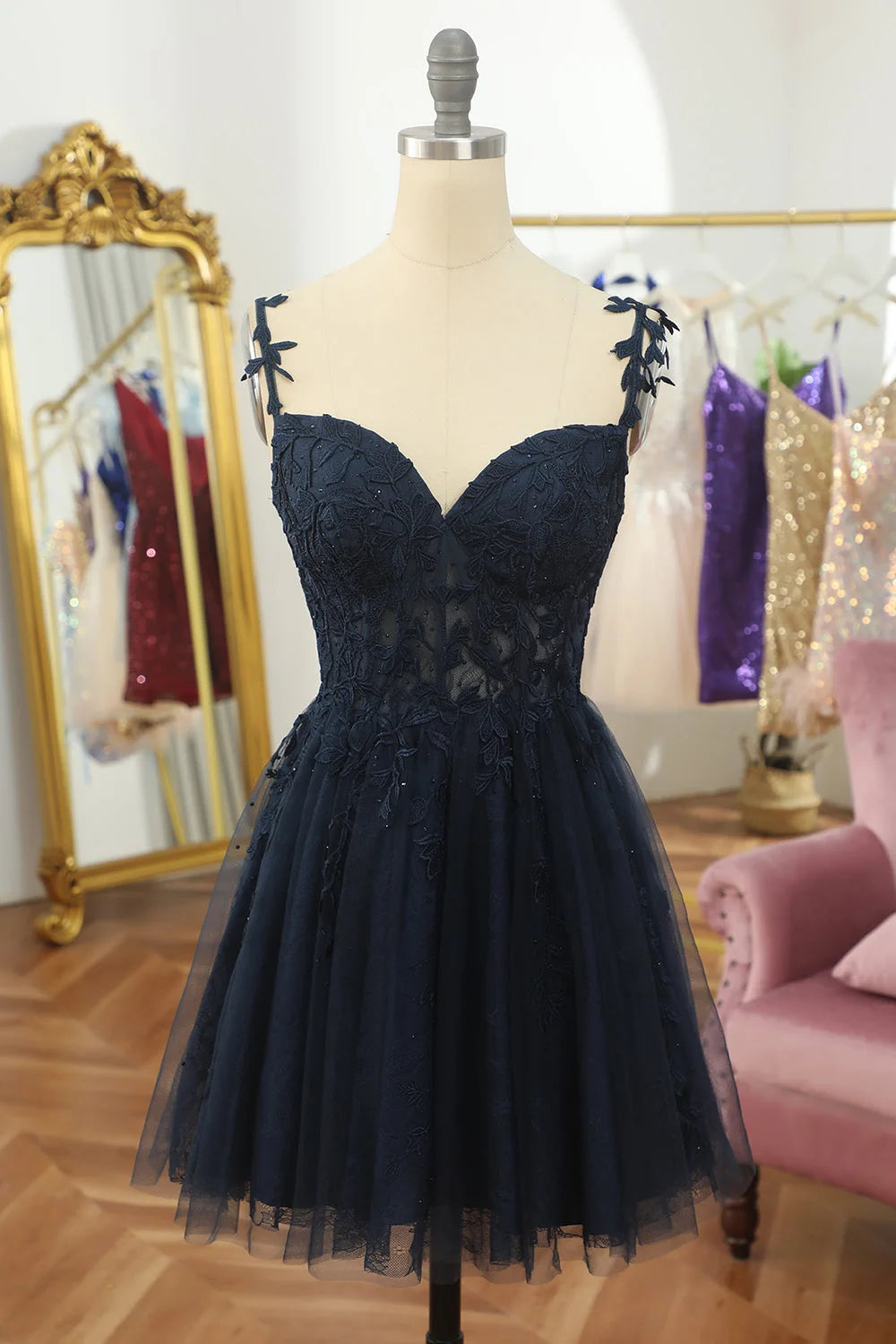 dressimeTulle V Neck Above Knee Lace Appliques Short Homecoming Dresses