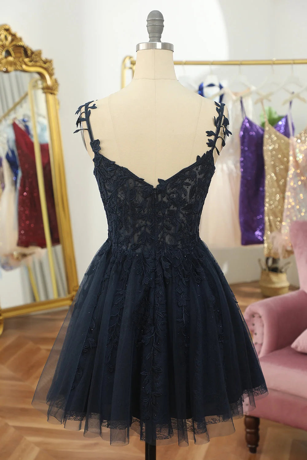 dressimeTulle V Neck Above Knee Lace Appliques Short Homecoming Dresses