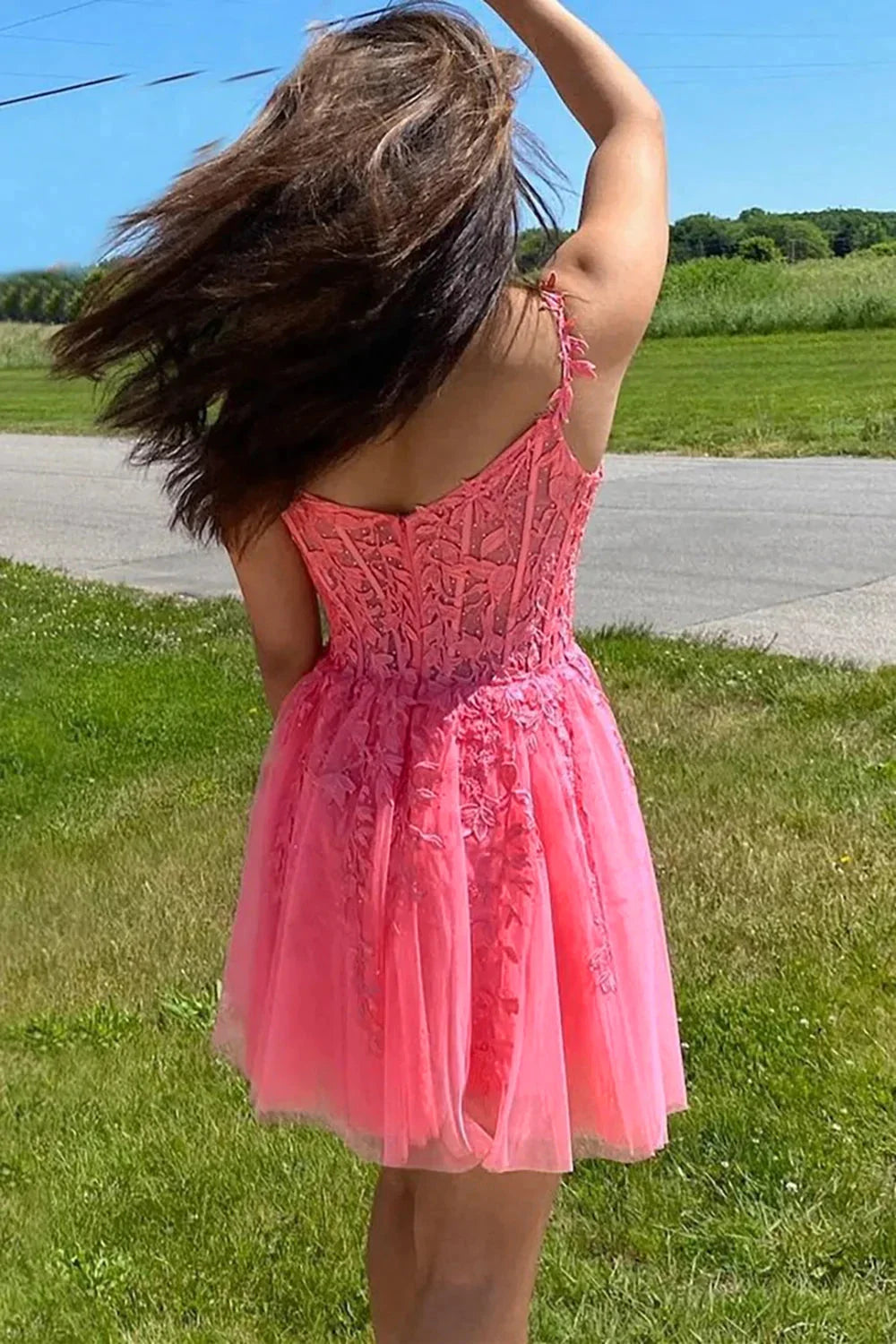 dressimeTulle V Neck Above Knee Lace Appliques Short Homecoming Dresses