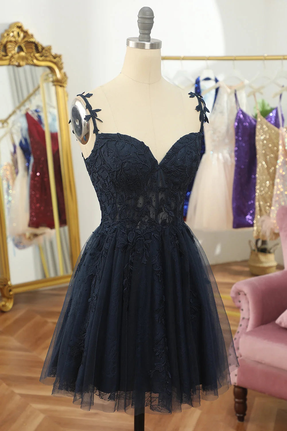 dressimeTulle V Neck Above Knee Lace Appliques Short Homecoming Dresses