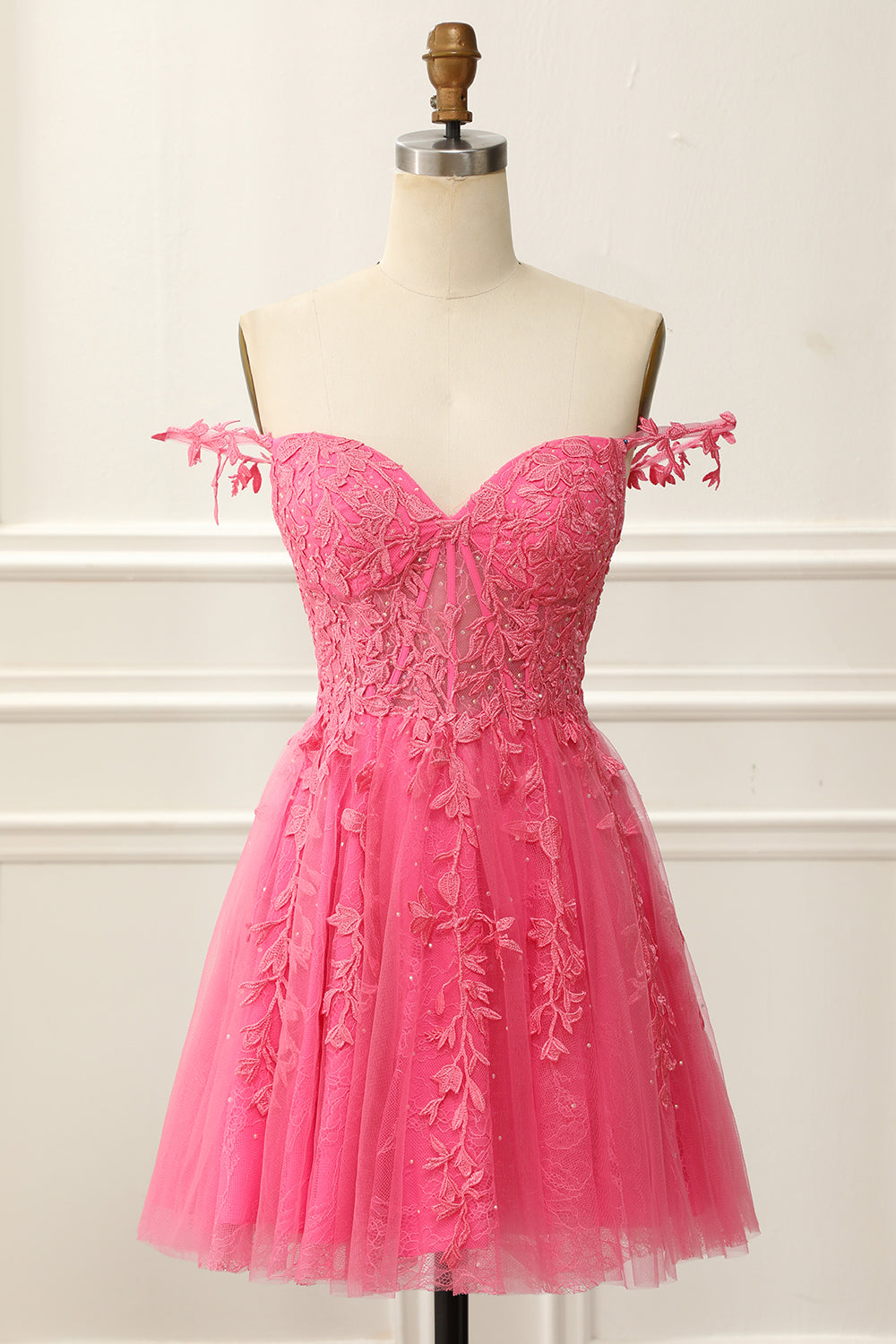dressimeTulle V Neck Above Knee Lace Appliques Short Homecoming Dresses