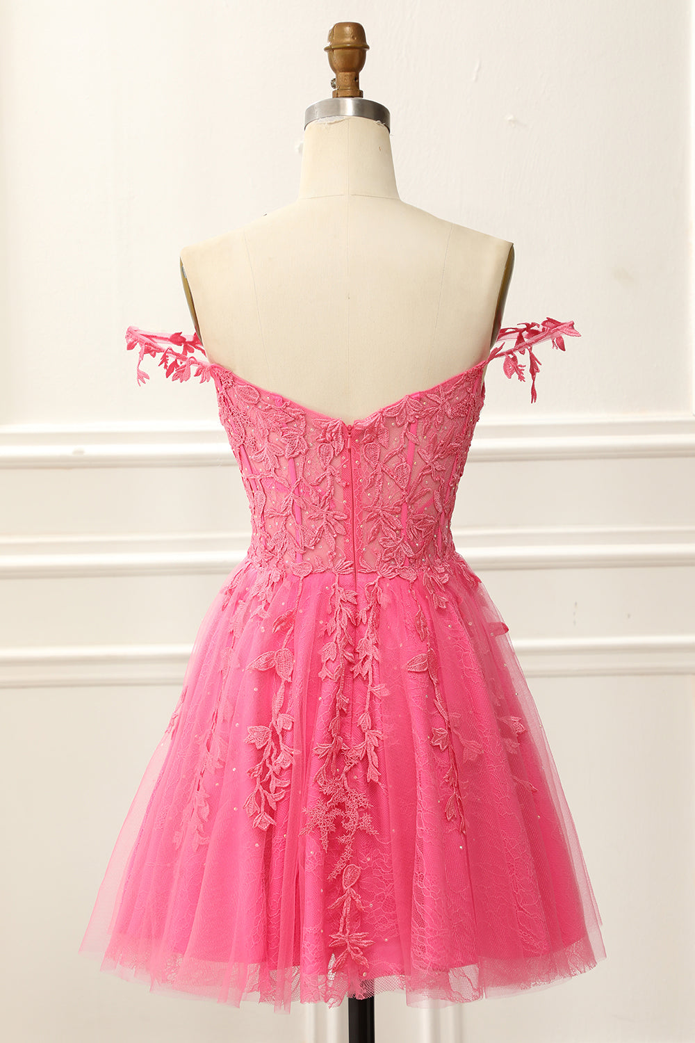 dressimeTulle V Neck Above Knee Lace Appliques Short Homecoming Dresses