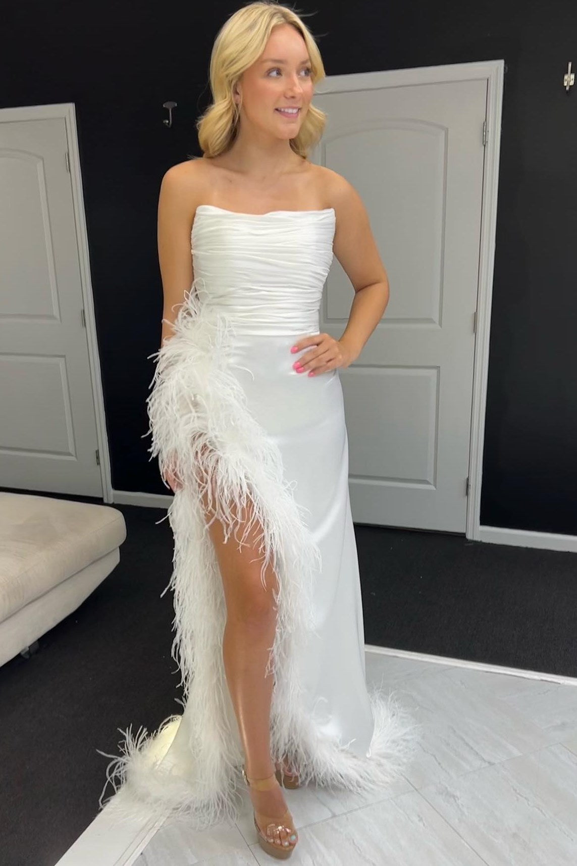 dressimeSheath Feather Strapless Ruching Long Prom Dress with Slit 